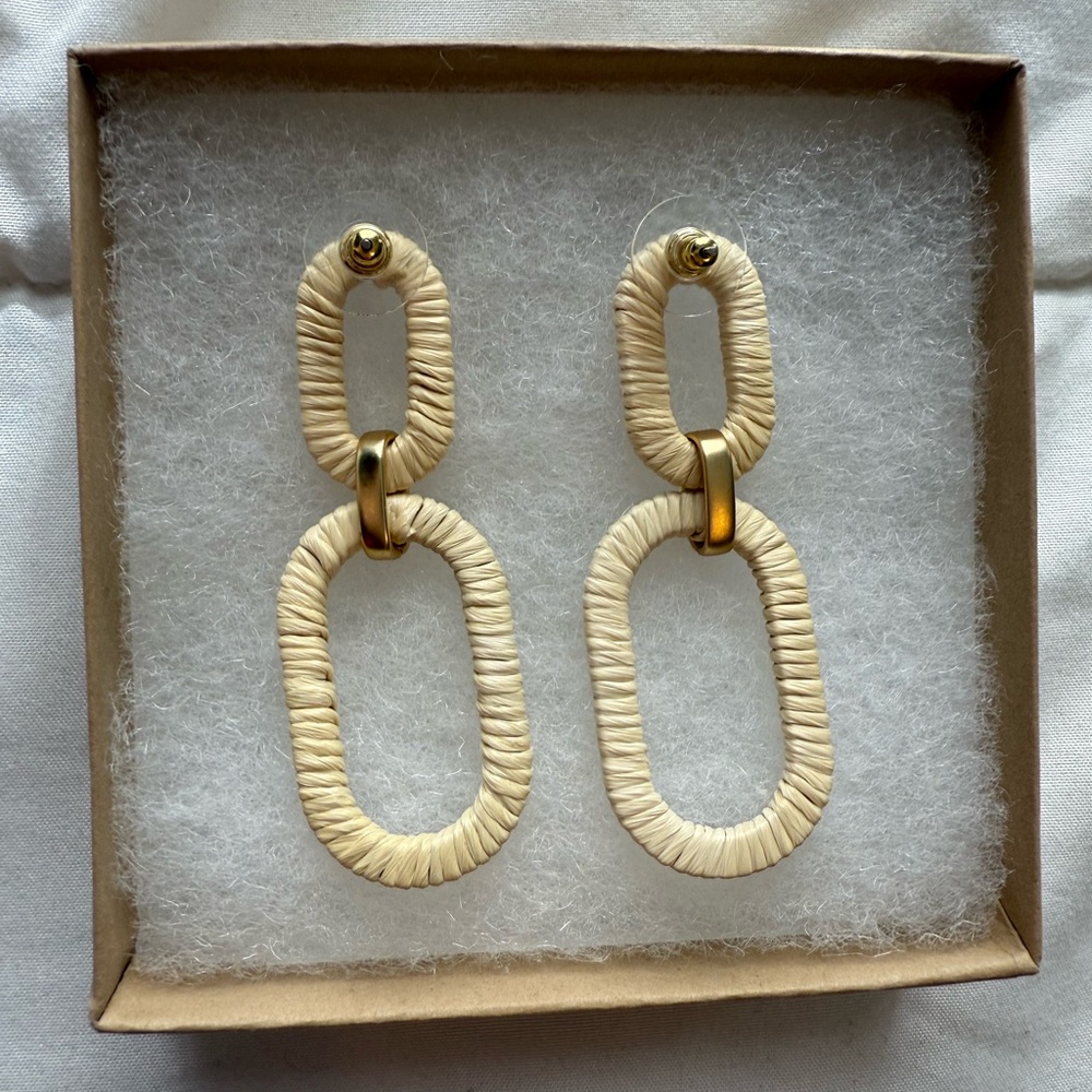 Fashion Jewelry Cream Oval Earrings - Picture 3 of 3
